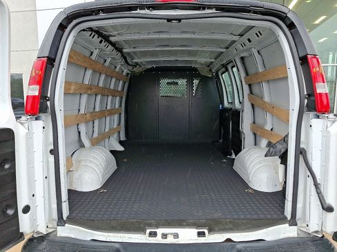 Used 2023 GMC Savana 2500 w/ Driver Convenience Package image 28