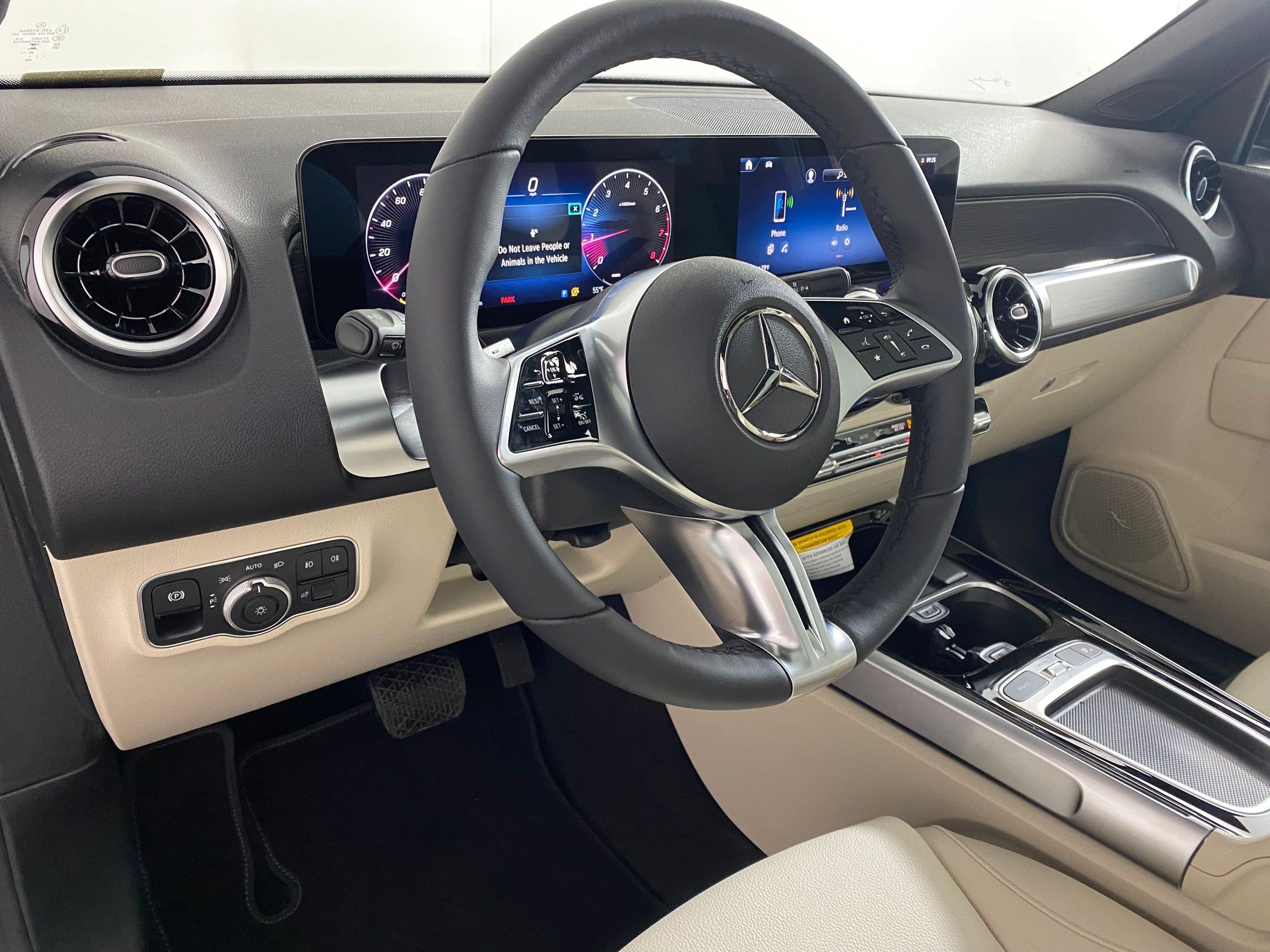 Used 2026 Mercedes-Benz GLB 250 4MATIC image 4