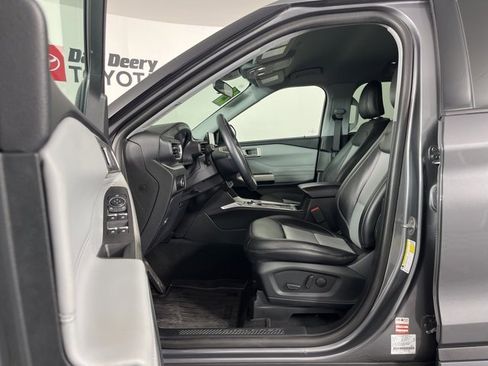 Used 2023 Ford Explorer XLT w/ Equipment Group 202A image 3