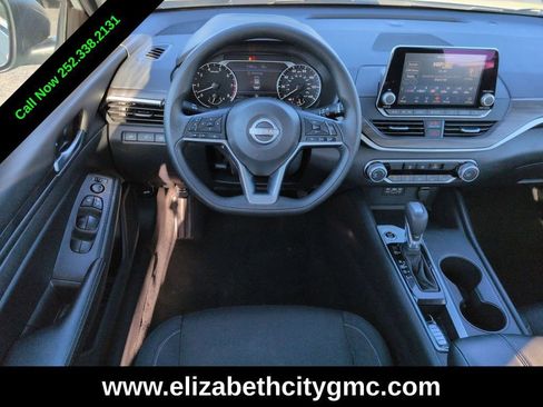 Used 2025 Nissan Altima 2.5 SV FWD image 16