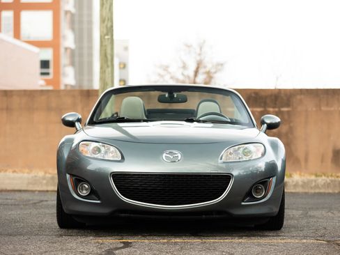 Used 2011 MAZDA MX-5 Miata Grand Touring image 2
