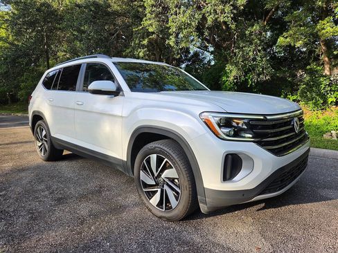 Used 2026 Volkswagen Atlas SE FWD image 1