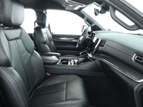 Used 2022 Jeep Wagoneer Series III image 23