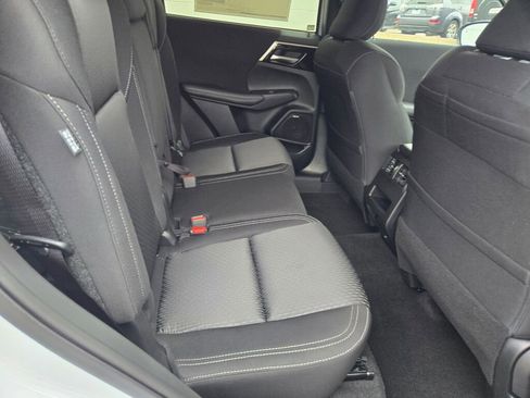 New 2026 Mitsubishi Outlander ES image 7