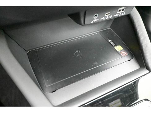 Used 2025 Subaru Forester Premium image 26