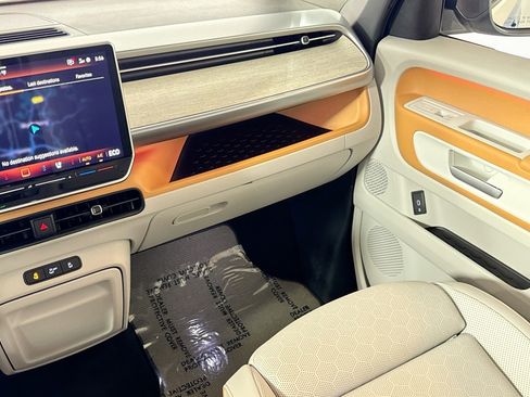 Used 2025 Volkswagen ID. Buzz 1st Edition image 21