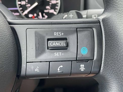 Used 2024 Nissan Rogue SV AWD/4WD image 32