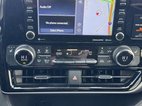 Used 2022 Toyota Highlander XLE image 23