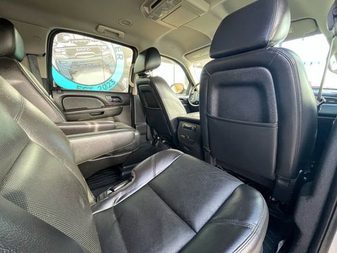 Used 2014 Chevrolet Suburban LT image 24