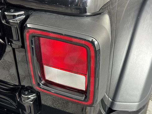 Used 2021 Jeep Wrangler Unlimited Sport image 33