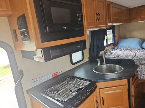Used 2015 Ford E-350 and Econoline 350 Super Duty RWD image 9