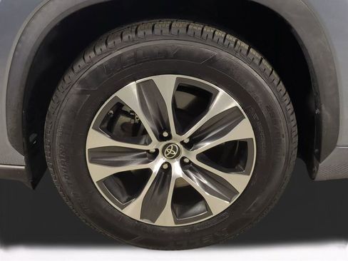 Used 2023 Toyota Highlander XLE FWD image 11