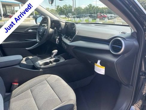 New 2026 Chevrolet Trax LS w/ LS Convenience Package FWD image 32