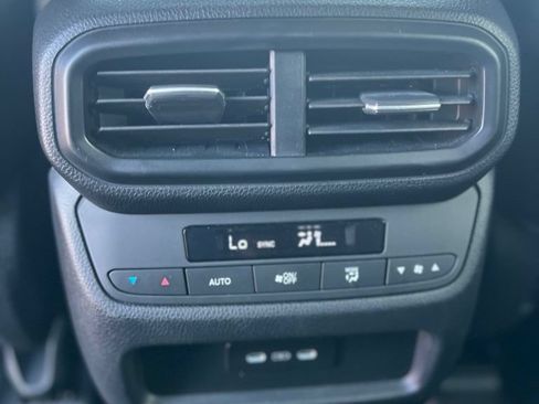 Used 2024 Honda Pilot Touring image 23