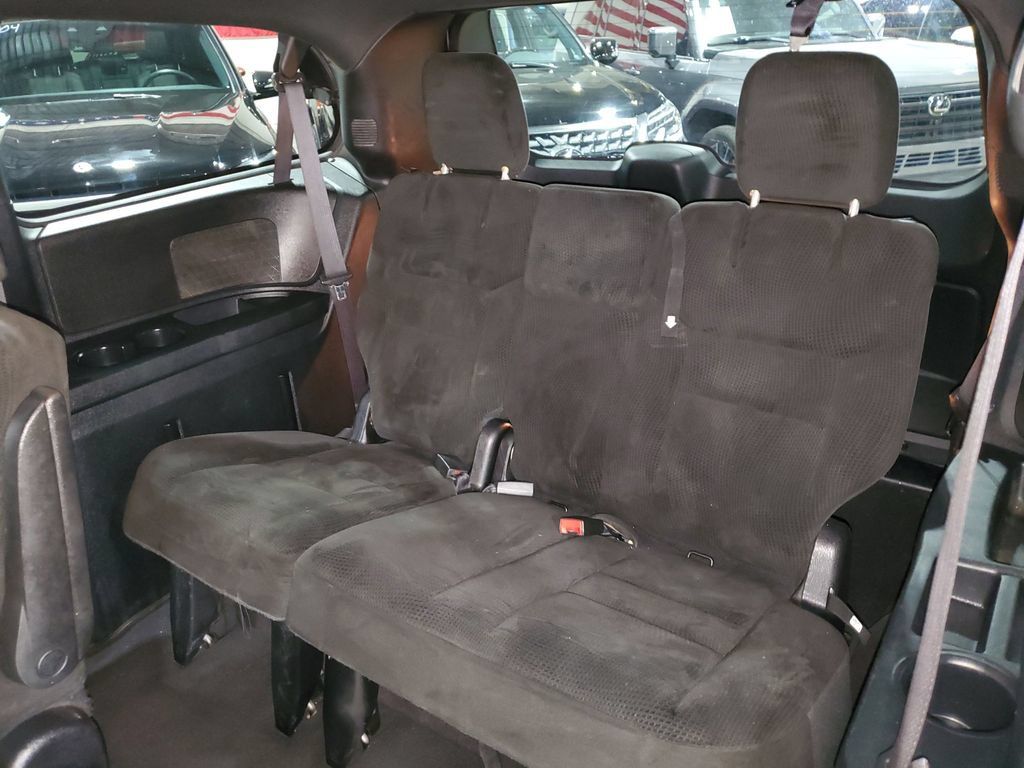 Used 2016 Dodge Grand Caravan SE FWD image 23