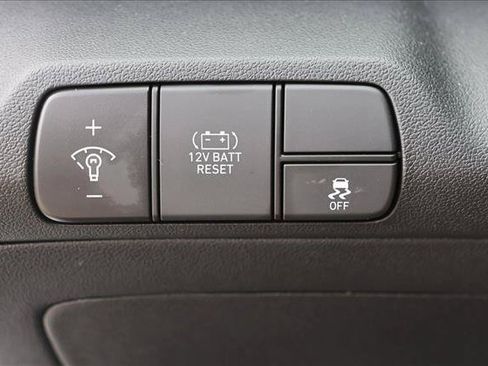 Certified 2025 Hyundai Elantra SEL FWD image 13