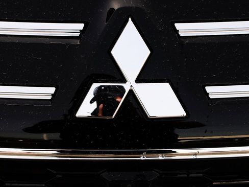 New 2025 Mitsubishi Outlander SE image 3