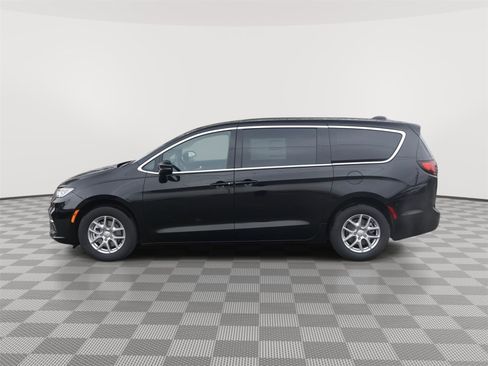 New 2026 Chrysler Pacifica Select image 9