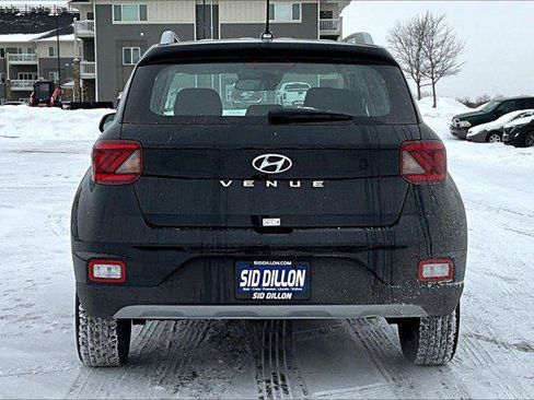 New 2025 Hyundai Venue SEL image 4