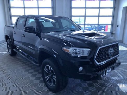 Used 2018 Toyota Tacoma TRD Sport image 8
