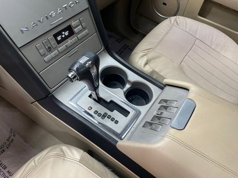 Used 2006 Lincoln Navigator Ultimate image 25