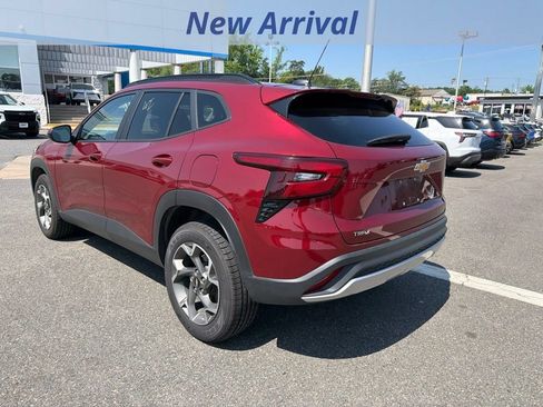 Used 2025 Chevrolet Trax LT FWD image 7