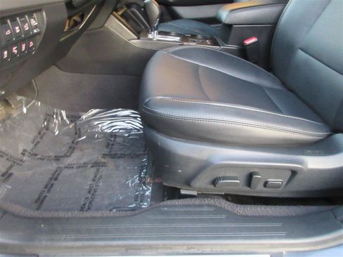 Used 2017 Subaru Outback 2.5i Limited AWD/4WD image 24