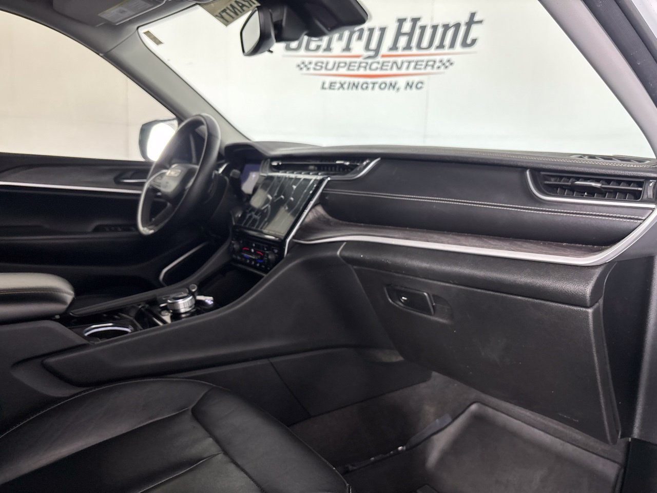 Used 2022 Jeep Grand Cherokee L Limited AWD/4WD image 34