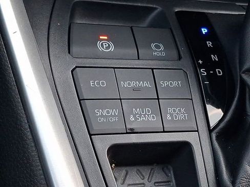 Certified 2020 Toyota RAV4 XLE Premium AWD/4WD image 25