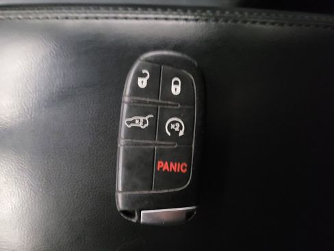 Used 2017 Jeep Grand Cherokee Altitude RWD image 32