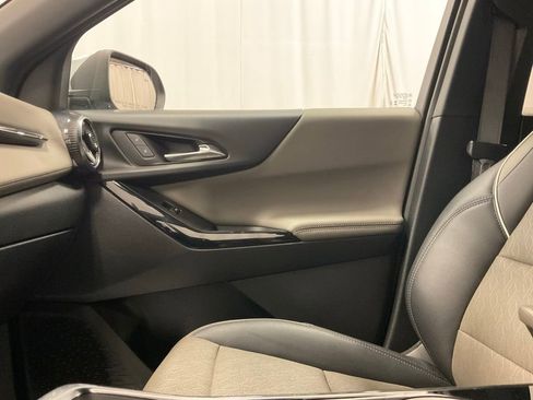 Used 2025 Chevrolet Equinox LT w/ Convenience Package II image 18