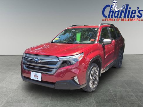 Certified 2025 Subaru Forester Premium AWD/4WD image 1
