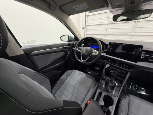 Used 2026 Volkswagen Jetta SE FWD image 30