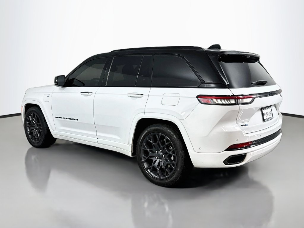 Used 2023 Jeep Grand Cherokee Summit AWD/4WD image 9