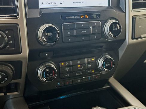 Used 2018 Ford F150 Lariat w/ Equipment Group 502A Luxury image 18