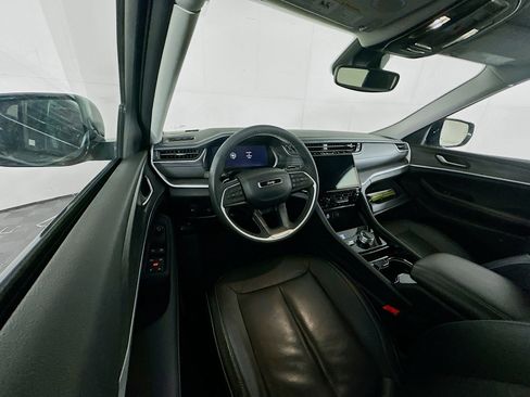 Used 2023 Jeep Grand Cherokee Limited image 18