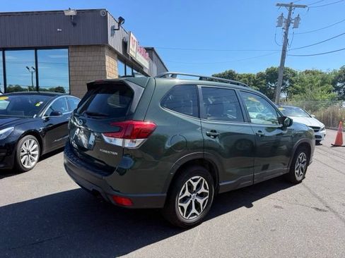 Used 2022 Subaru Forester Premium AWD/4WD image 3