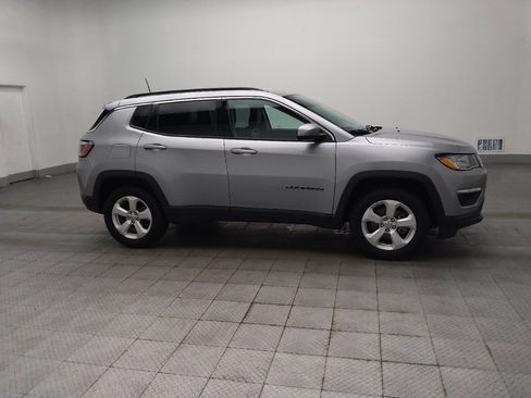 Used 2017 Jeep Compass Latitude w/ Popular Equipment Group AWD/4WD image 11