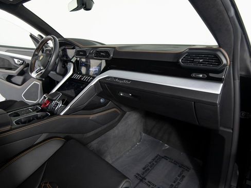 Used 2022 Lamborghini Urus image 24