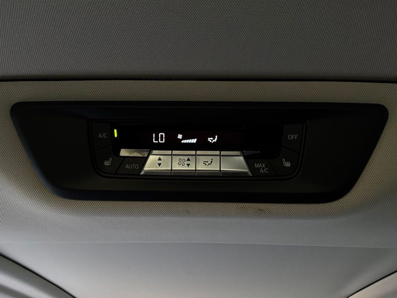 Used 2020 BMW X7 xDrive40i w/ Premium Package AWD/4WD image 19