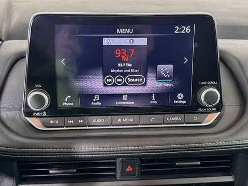 Used 2025 Nissan Rogue S FWD image 16