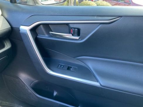 Used 2022 Toyota RAV4 XLE image 31