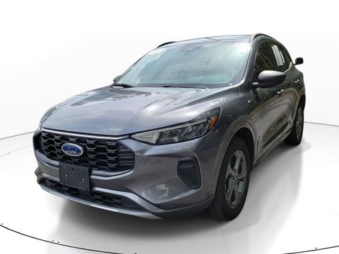 Used 2023 Ford Escape ST-Line AWD/4WD image 3