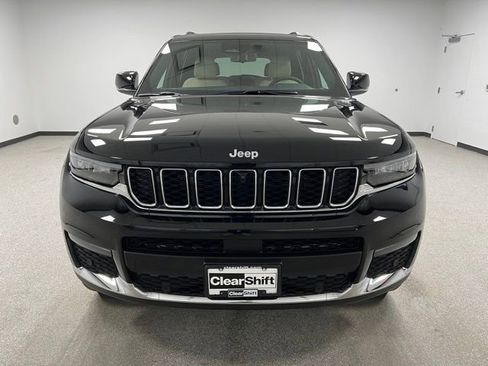 Used 2025 Jeep Grand Cherokee L Limited w/ Luxury Tech Group II AWD/4WD image 3