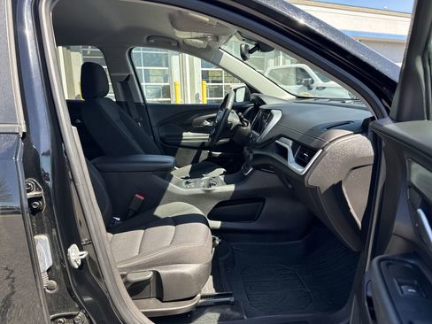 Used 2024 GMC Terrain SLE w/ Driver Convenience Package image 32