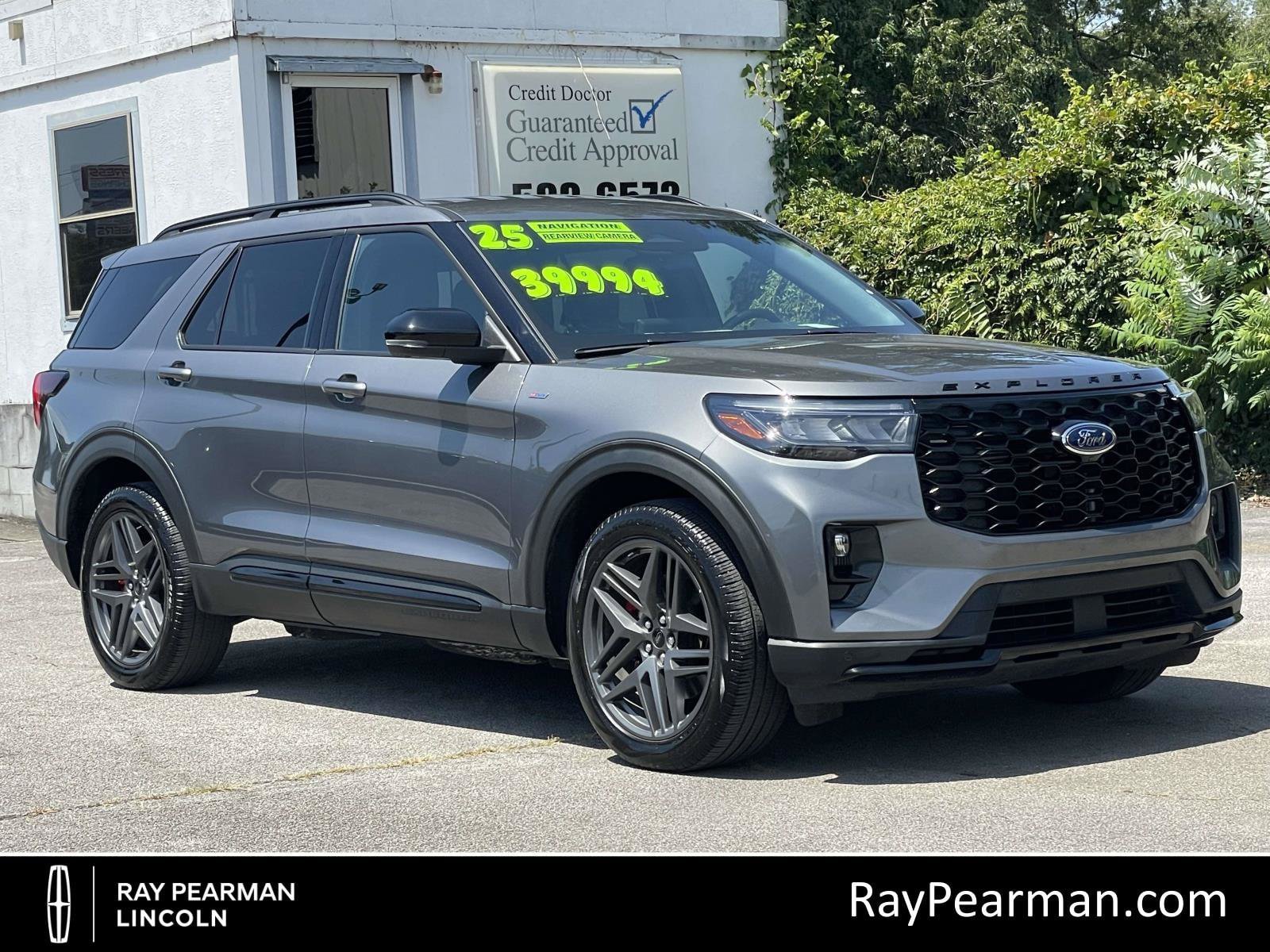 Used 2025 Ford Explorer ST-Line w/ ST-Line Street Pack AWD/4WD image 1
