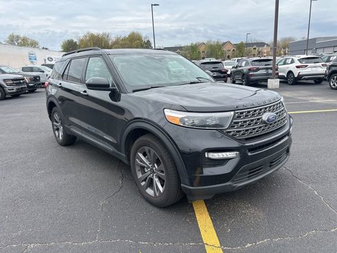 Used 2023 Ford Explorer XLT w/ Equipment Group 202A AWD/4WD image 3