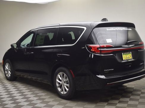 New 2026 Chrysler Pacifica Limited image 13