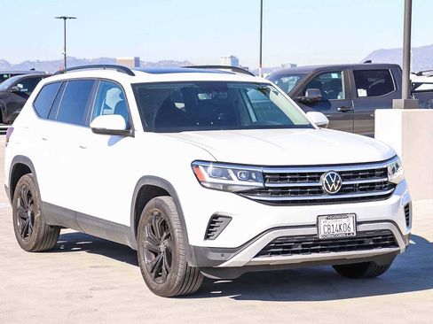 Certified 2022 Volkswagen Atlas SE w/ Panoramic Sunroof Package image 3