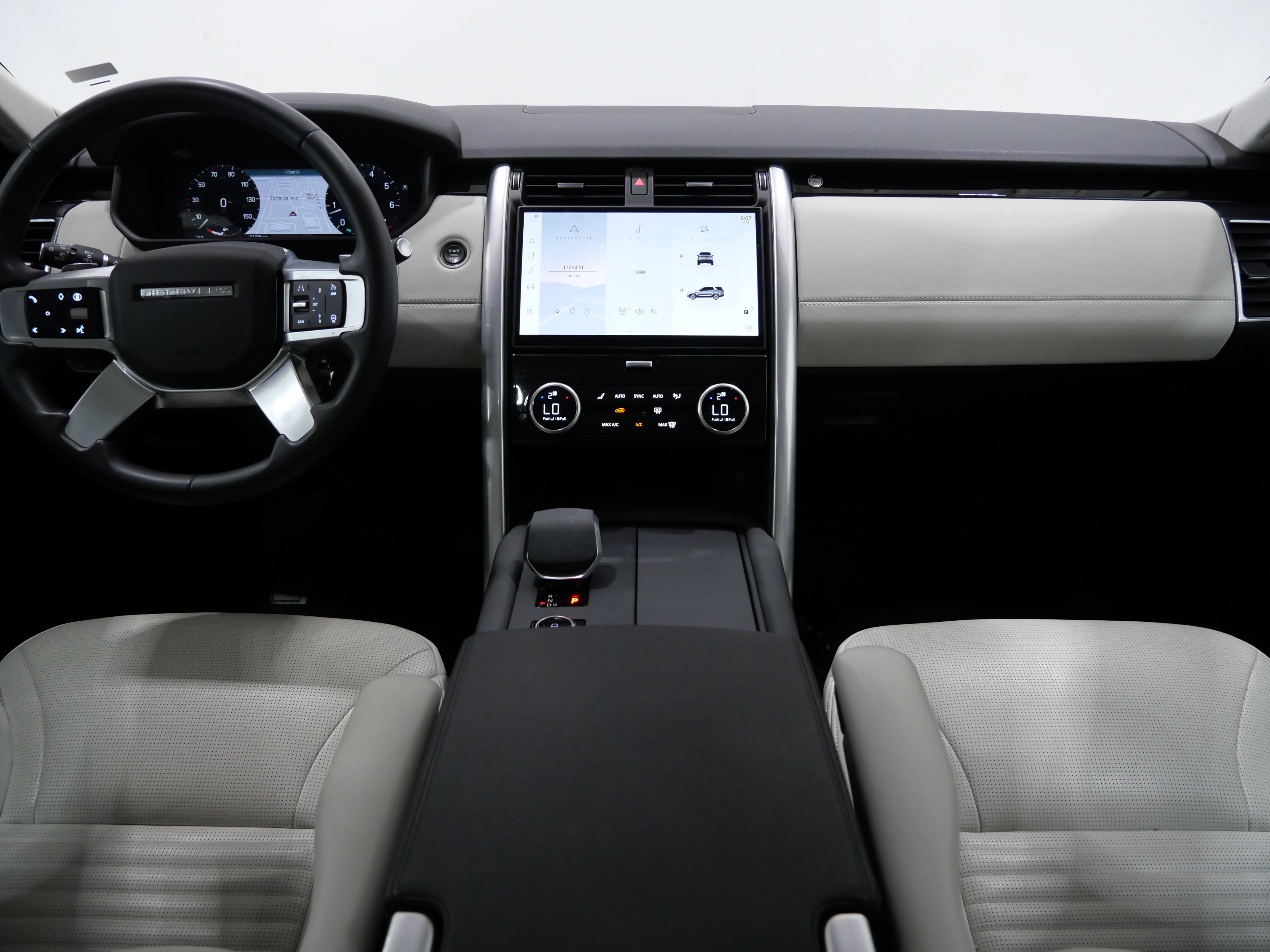 Used 2025 Land Rover Discovery S AWD/4WD image 11